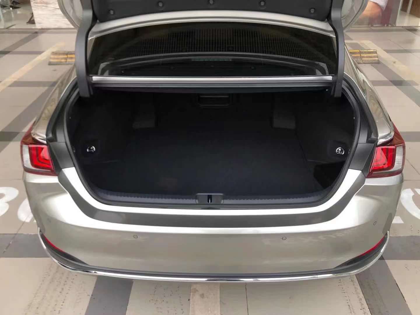 Lexus雷克萨斯es二手车 广东深圳19年雷克萨斯es 0 2 0 A Mt豪华版报价 图片