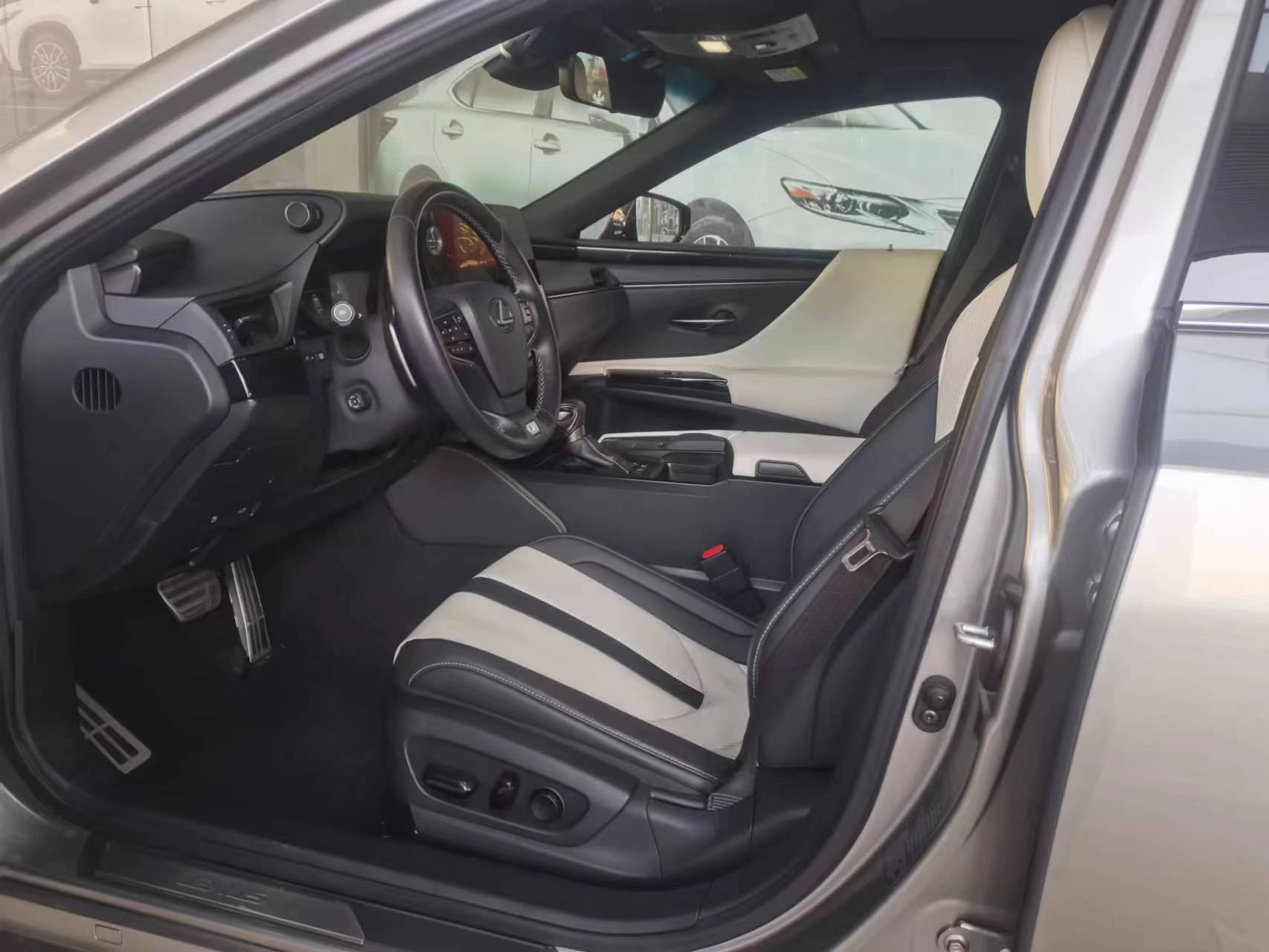 雷克萨斯ES 300h 2.5 CVT F SPORT油电混合[202108]